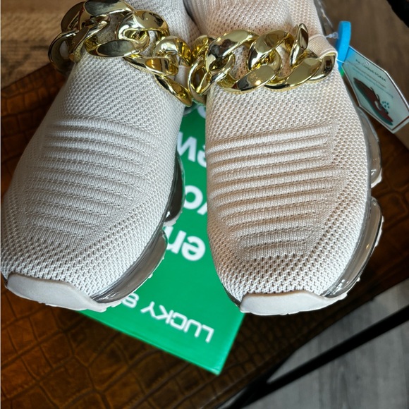 Lucky Step Beige Gold Chain Shoes NWT -- Size 8 - Picture 5 of 8